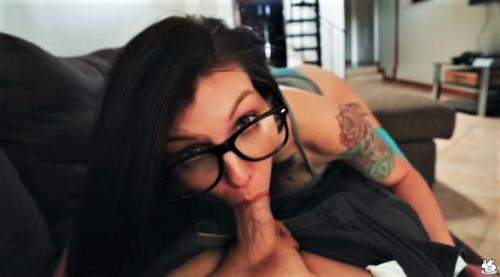 Alt Girl With Glasses And High Socks Fucks Boyfriend On The Couch - TrueAmateurs (SD 400p)
