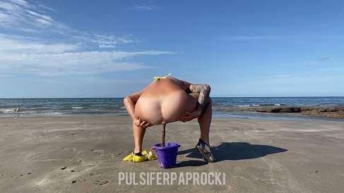PulsiferPaprocki starring in Beach Bucket Poop - ScatShop (FullHD 1080p / Scat)