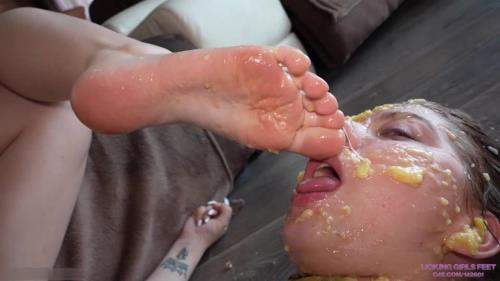 I know you like to eat dirt What about bananas - LickingGirlsFeet (FullHD 1080p)