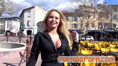 Joanna starring in Joanna, 30ans, hotesse de lair - JacquieEtMichelTV, Indecentes-Voisines (FullHD 1080p)