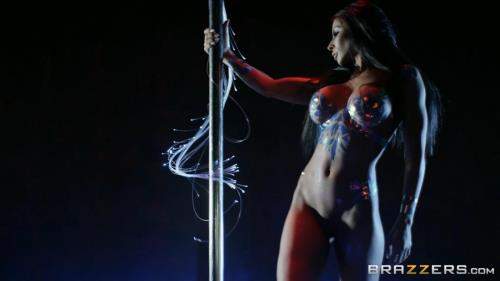Madison Ivy starring in Pixel Whip Strip - BrazzersExxtra, Brazzers (FullHD 1080p)