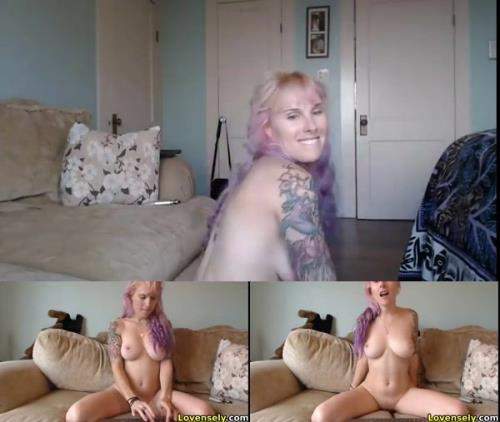 Naughty Milf Gets Really Horny On Webcam - Bongacams (SD 480p)