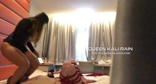 Hotel Foot Fetish Followed By Face Sitting Tease - QueenKaliRain (HD 720p)