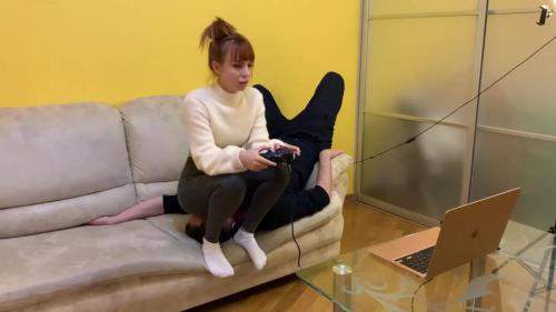 Gamer Kira In Leggings Uses Her Chair Slave While Playing - PetitePrincessFemdom (FullHD 1080p)