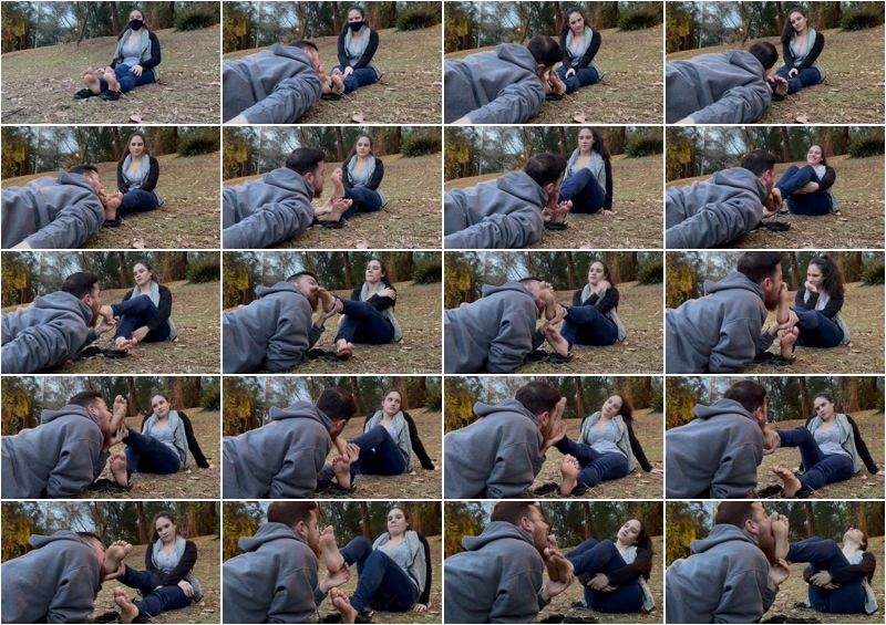 Lana Noccioli In Public Ep 9 - My Man Worship My Feet In A Public Park - NoccioliFeet (FullHD 1080p)