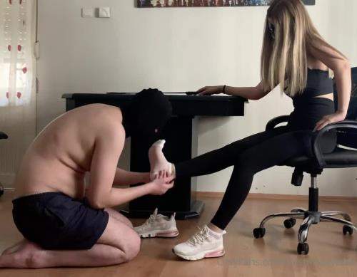 Old Loser Paid Me To Lick My Sweaty Feet After Gym - YoungTurkishGoddessSayeste (HD 720p)