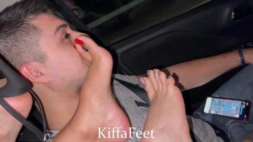 Chauffeur Slave Worship Feet While Taking Goddesses On Michelin Restaurant - KiffaFeet (FullHD 1080p)