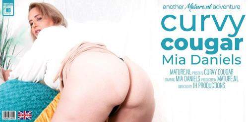 Mia Daniels (EU) (37) starring in Curvy cougar Mia Daniels loves playing alone - Mature.nl (FullHD 1080p)