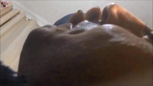 Smell And Kiss Dirty Feet - Annusami Baciami Piedi Sporchi - ItalianGoddessBeatrix (FullHD 1080p)