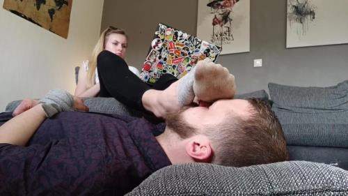 Sometimes I Take My Bf As A Footrest Bc Well I Can - Emmyfeetandsocks (FullHD 1080p)