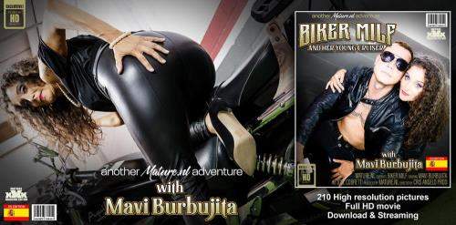 Joel Cobretti (29), Mavi Burbujita (EU) (52) starring in Mavi Burbujita is naughty biker MILF that gets hot from young bad boys - Mature.nl (FullHD 1080p)