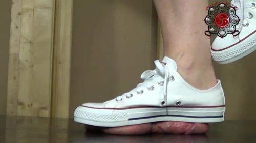 Cum Under My Cute White Converse - AnikaAndFriendsCockAndBallTrample (FullHD 1080p)