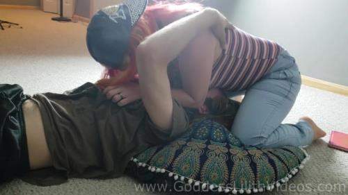 Goddess Lilith Gives Her Boyfriend Hot Facesitting In Jeans - GoddessLilith (FullHD 1080p)