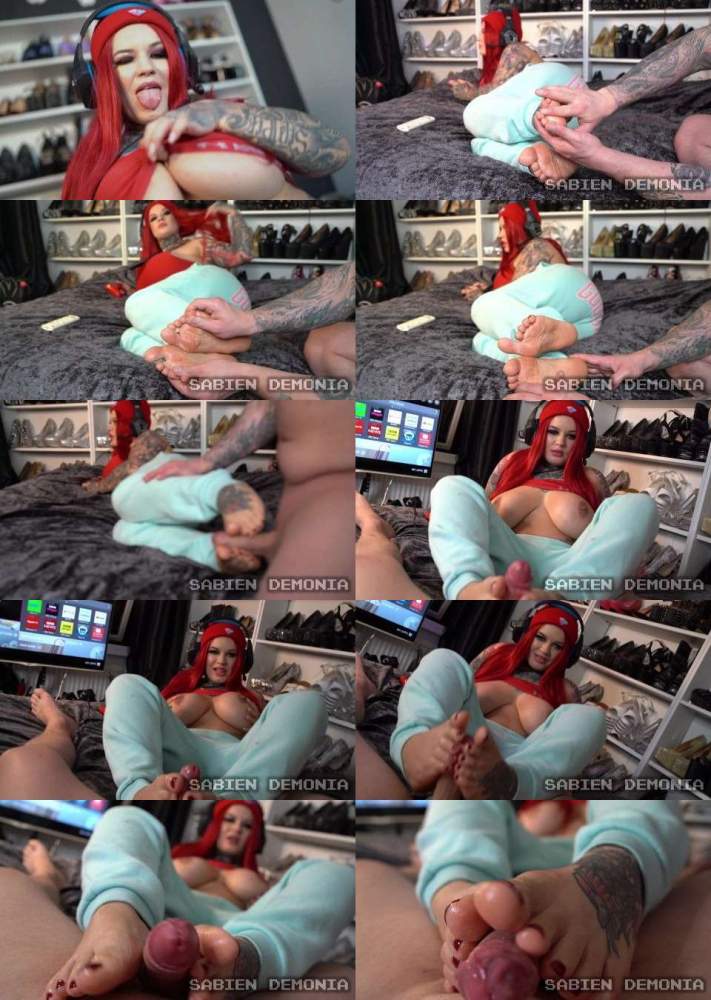 I Got An Oily Footjob From My Gamer Girlfriend - SabienDemonia (HD 720p)