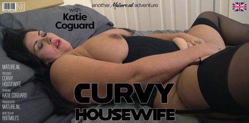 Katie Coquard (EU) (45) starring in Curvy housewife Katie Coquard plays with her pussy in bed - Mature.nl (FullHD 1080p)