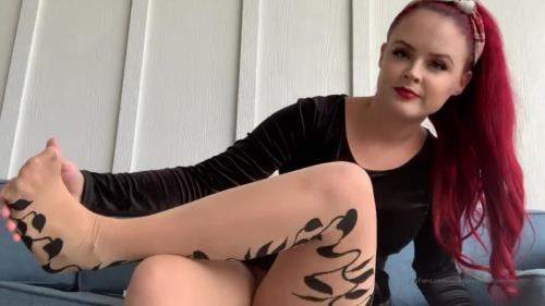 APantyhoseObsessions starring in Just a Lil Ivy Pantyhose Tease (HD 720p)