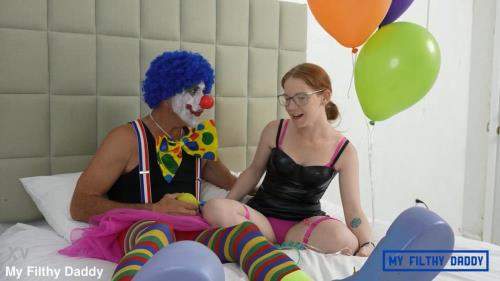 Amy Quinn starring in Kinko the Clown has a pee party with lil Amy - PornBox, Myfilthydaddy (FullHD 1080p)