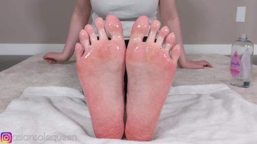 asiansolequeen starring in Gooning and pumping encouragement with oily soles and toes (FullHD 1080p)