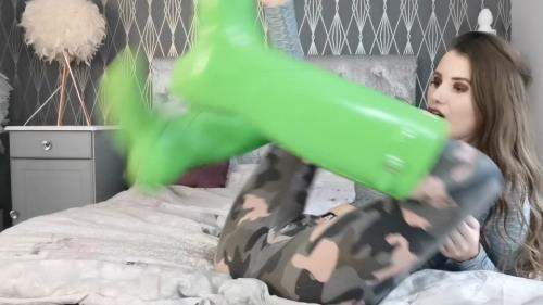 Brook Logan starring in Green Hunter Wellies JOI (FullHD 1080p)